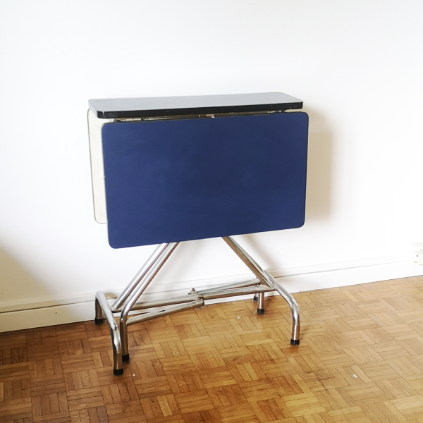 Table pliable formica bleue Upcy